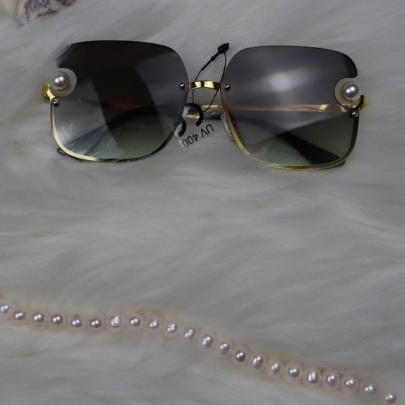 Women's Square Faux Pearls Sunglasses - Picture 9 of 11